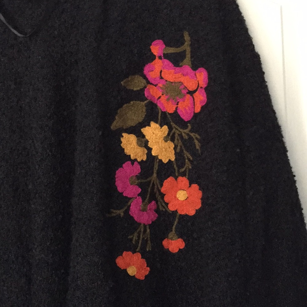 NWT  ACCESSORY STREET
Embroidered Boucle Knit Wrap - Picture 2 of 5
